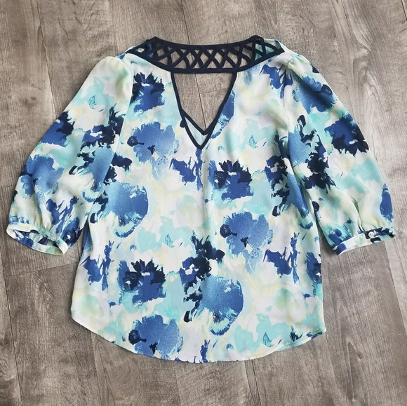 Beautiful  Blouse - Picture 4 of 4